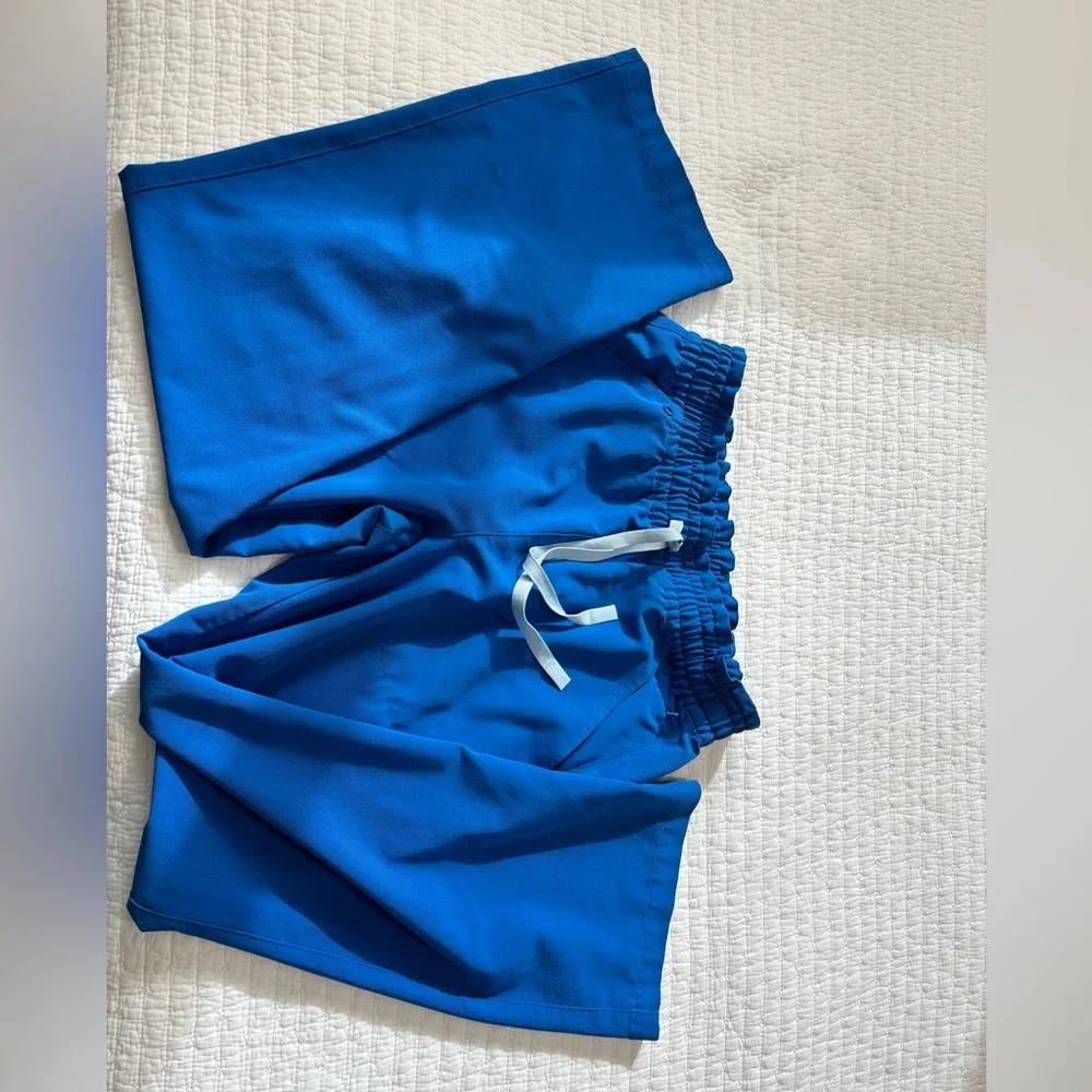 FIGS royal blue scrub set (Davia pants M petite & Catarina top M) - Picture 2 of 8